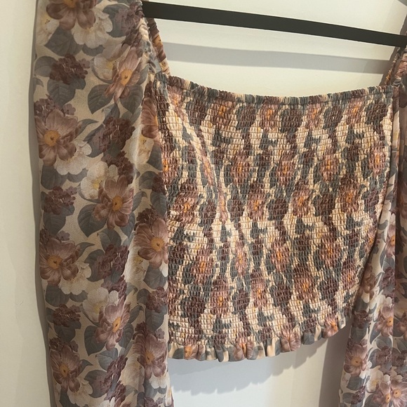 Aritzia Wilfred Saga blouse in wheat/basalt grey. Size S. - Picture 4 of 5